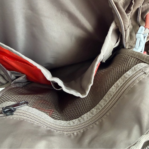 Eagle Creek Universal Traveler Backpack, 30L - Picture 8 of 9